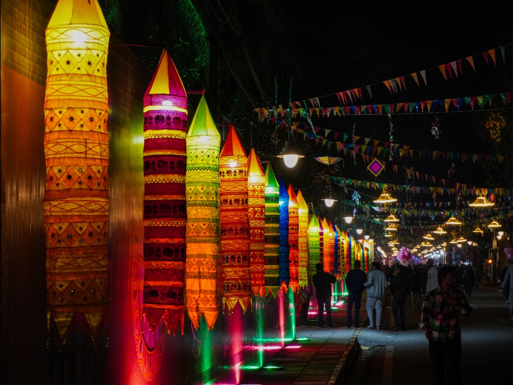 Ahmedabad Private City and Local Night Market Tour